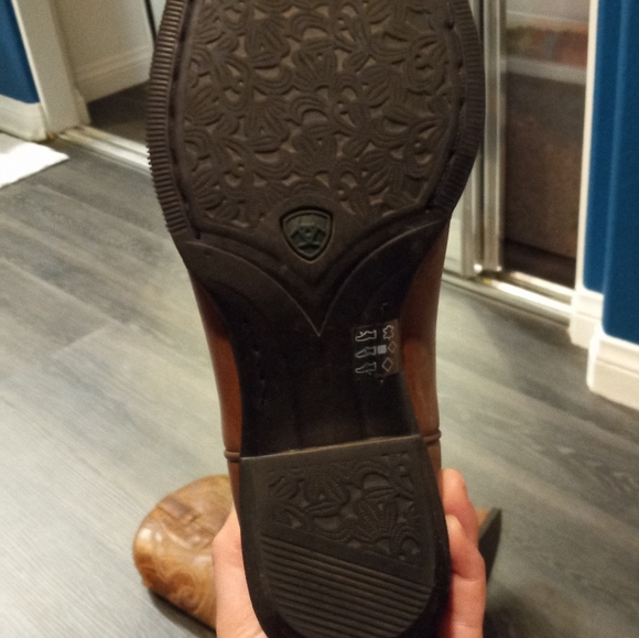 Ariat women's 7.5 brand new boots - Picture 6 of 6